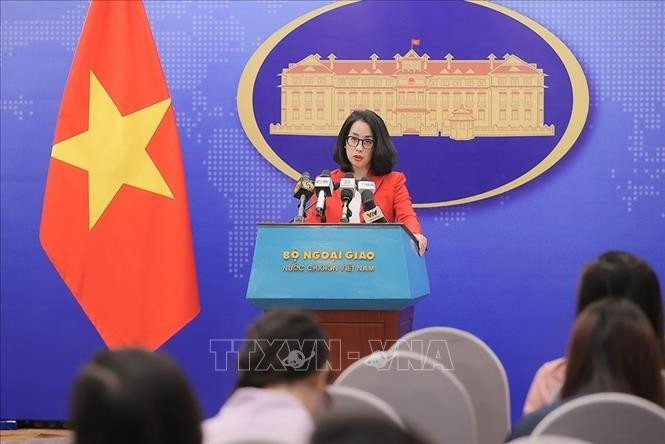 Официальный представитель МИД Фам Тху Ханг на очередной пресс-конференции. Фото: ВИА