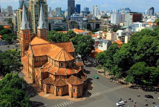 Уголок старого Хошимина на фоне бурного ритма жизни. (Фото: ВИА)