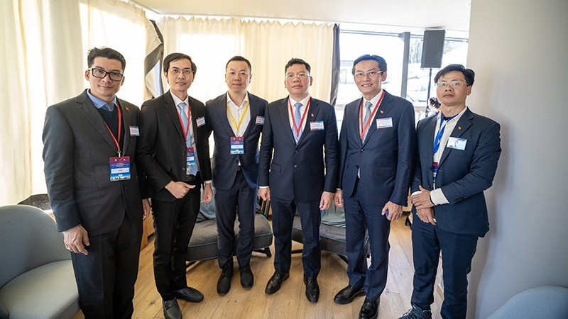 Делегация Народного комитета города Хошимина на рабочей встрече с представителями корпорации Binance. (Фото: HCMC C4IR)