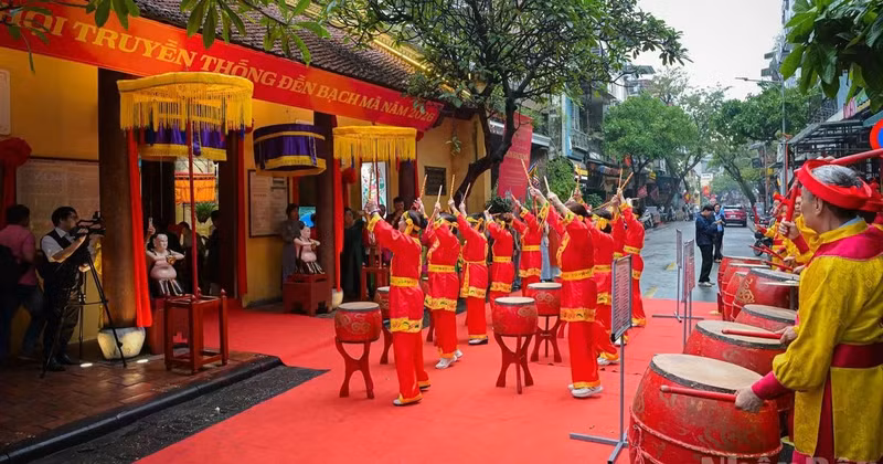 Звук барабана, возвещающий открытие фестиваля в храме Батьма - 2026.