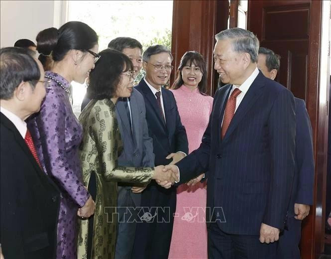 Генеральный секретарь То Лам и делегаты. (Фото: ВИА).