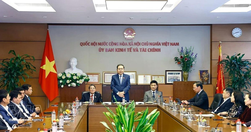 Председатель НС Чан Тхань Ман выступает с речью. (Фото: ВИА)