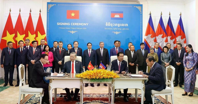 Подписание Соглашения о сотрудничестве между Министерством иностранных дел Вьетнама и Отделом ЦК Народной партии Камбоджи по внешним связям.