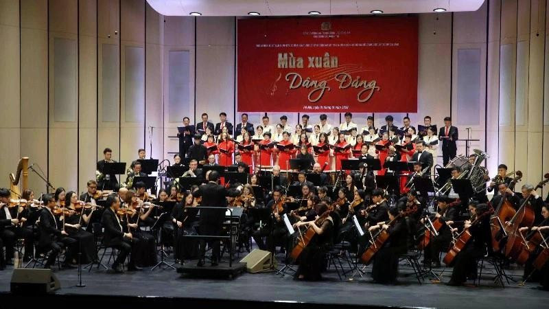 Представление было тщательно срежиссировано.