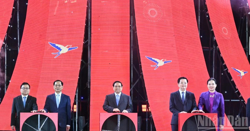 Премьер-министр Фам Минь Тьинь принял участие в церемонии открытия Весенней ярмарки 2026 года