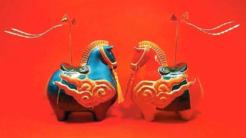 Конь с цветами абрикоса «взмывает» вместе с мечтой памяти