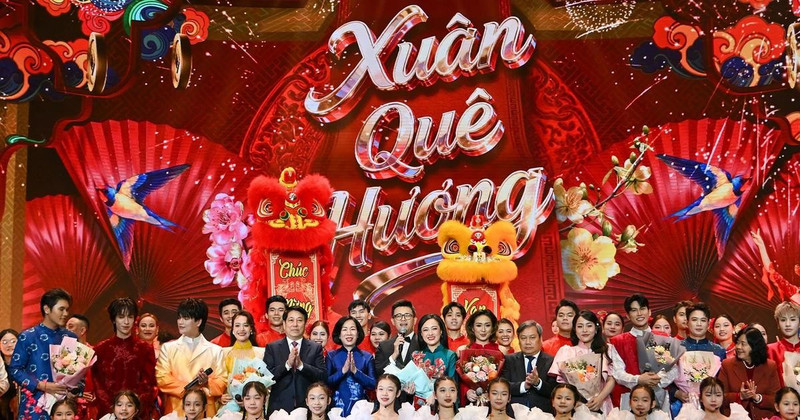 Президент Лыонг Кыонг с супругой и делегаты, артисты на программе « Весна на Родине 2026».