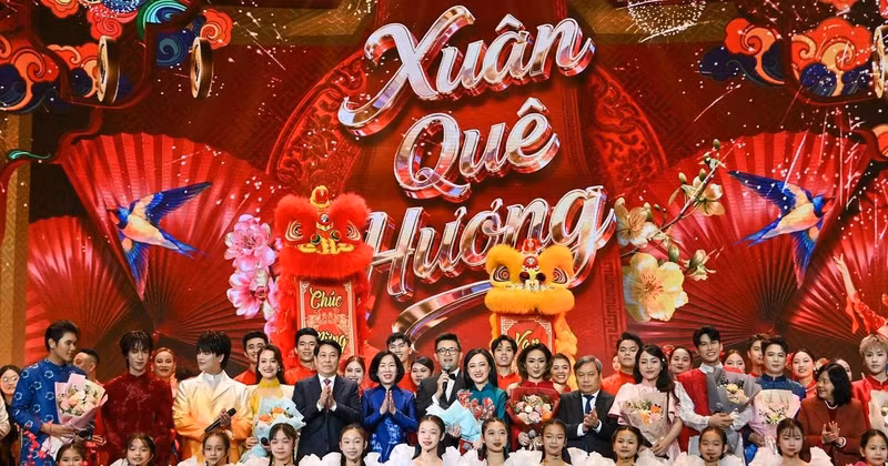 Президент Лыонг Кыонг с супругой и делегаты, артисты на программе « Весна на Родине 2026».