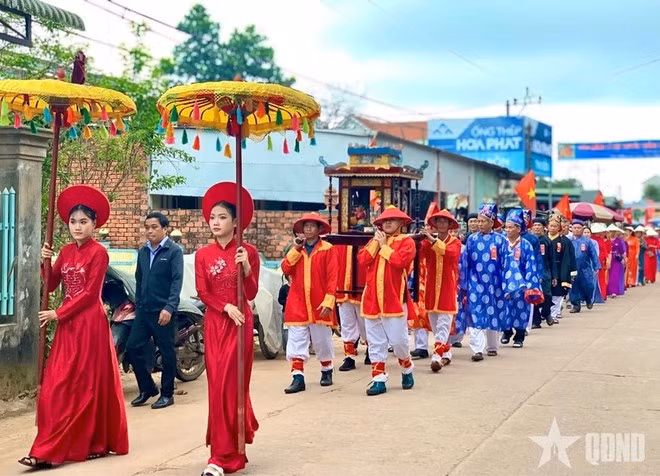 Праздничная атмосфера на фестивале Батхубон. (Фото: qdnd.vn)