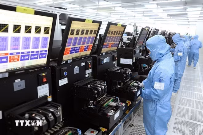 Производственная линия по выпуску модулей камер и электронных компонентов для экспорта. (Фото: ВИА)