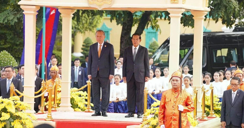 Торжественная официальная церемония встречи Генерального секретаря То Лама с государственным визитом в Королевство Камбоджа.