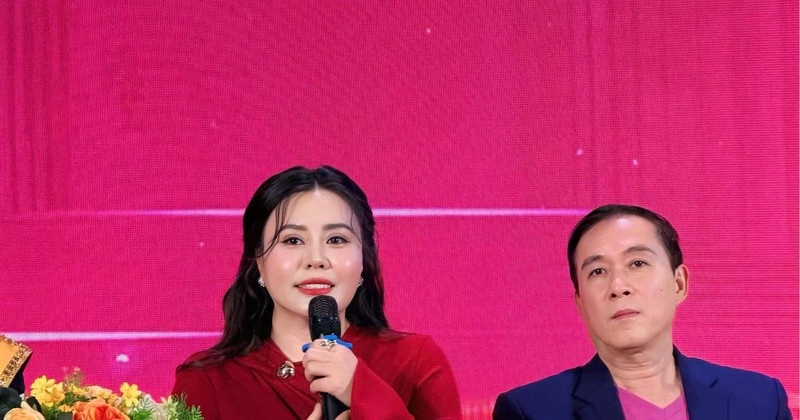 Мисс Фан Ким Оань представляет программу.