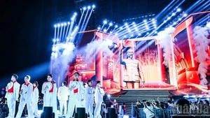 Это масштабное культурно-художественное мероприятие, организуемое газетой «Нянзан» совместно с Народным комитетом города Ханоя.