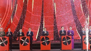 Премьер-министр Фам Минь Тьинь выступает на церемонии открытия первой Весенней ярмарки 2026 года. (Фото: ВИА).