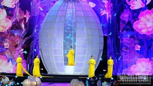 Сцена церемонии открытия оформлена в уникальном стиле. (Фото: Тхэ Ань)