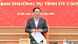 Член Политбюро, секретарь ЦК КПВ, Заведующий Отделом ЦК КПВ по пропаганде, политическому воспитанию и работе с народными массами, глава Инспекционно-надзорной делегации №20 Чинь Ван Кует выступает с речью.