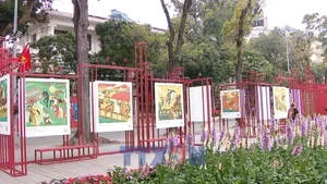 Выставка искусства, посвящённая году Лошади, привлекает посетителей в Ханое