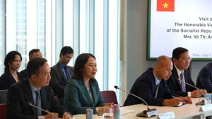 Вице-президент Вьетнама Во Тхи Ань Суан на встрече с председателем регионального правительства Ломбардии Аттилио Фонтана 1 июля. Фото: ВИA