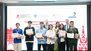 Медали и сертификаты вручаются 6 победителям Олимпиады. 