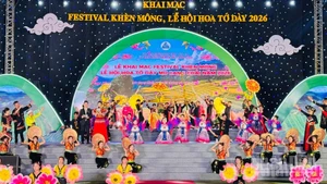 Художественный номер в честь открытия фестиваля.