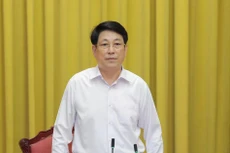 Президент Лыонг Кыонг выступает с речью.