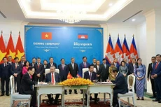 Подписание Соглашения о сотрудничестве между Министерством иностранных дел Вьетнама и Отделом ЦК Народной партии Камбоджи по внешним связям.