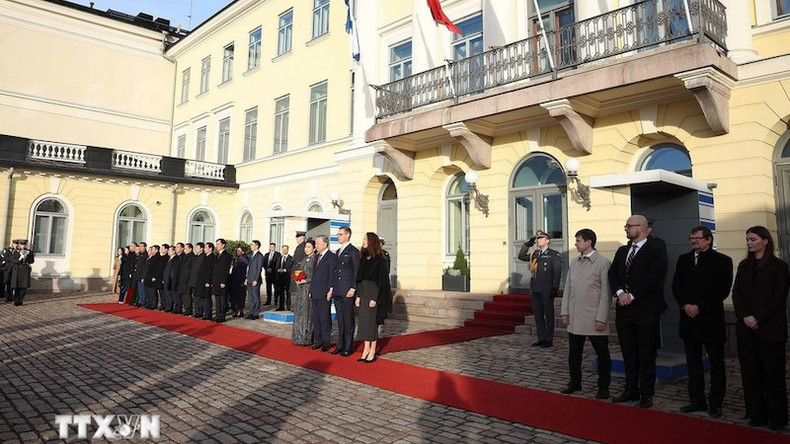 Общий вид церемонии встречи. Фото: ВИА tong-bi-thu-tham-phan-lan-3.jpg