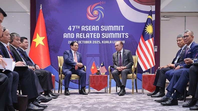 Премьер-министр Фам Минь Тьинь встречается с Премьер-министром Малайзии Анваром Ибрахимом. Фото: ВИА 2-9598.jpg