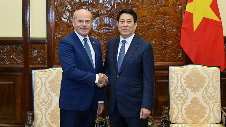 Президент Лыонг Кыонг и Посол Канады Джеймс Никель. Фото: Тхюи Нгуен image-1-6304.jpg