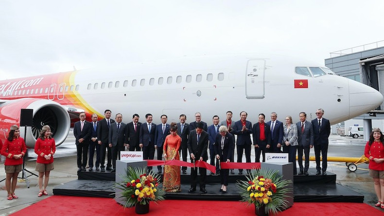 Церемония передачи первого самолёта Boeing 737-8 между корпорацией Boeing и авиакомпанией Vietjet Air. Фото: ВИА image-4.jpg