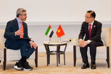 Министр иностранных дел Ле Хоай Чунг и Вице-премьер, Министр иностранных дел ОАЭ Абдалла бен Заид Аль Нахайян. Фото: Ван Хиеу