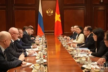 Специальный посланник Генерального секретаря То Лама, член Политбюро, Министр иностранных дел Ле Хоай Чунг встречается с Председателем Партии «Единая Россия» Д. Медведевым. Фото: Минь Фыонг