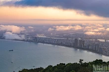 «Город, достойный жизни», романтичный под розовыми облаками