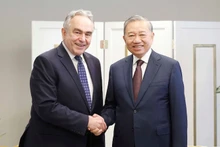 Генеральный секретарь ЦК КПВ То Лам и бывший первый заместителя Государственного секретаря США Курт Кэмпбелл. Фото: ВИА