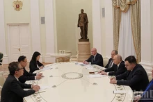 Общий вид встречи между товарищем Ле Хоай Чунгом и Президентом Владимиром Путиным. Фото: Суан Хынг