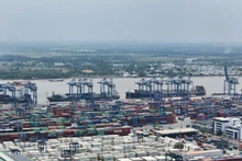 Складская система порта Катлай в городе Хошимине. Фото: Тхэ Ань