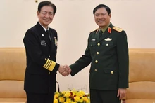 Генерал армии Нгуен Тан Кыонг и адмирал Сайто Акира. Фото: qdnd.vn