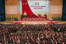 Делегаты голосуют за утверждение Резолюции XII съезда Партии. Фото: ВИА