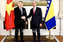 Посол Буй Лэ Тхай и Председатель Президиума Боснии и Герцеговины Желько Комшич. Фото: ВИА