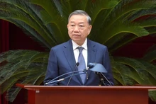 Генеральный секретарь ЦК КПВ То Лам выступает на конференции. Фото: Данг Кхоа