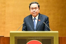 Председатель НС Чан Тхань Ман выступает на закрытии сессии. Фото: Зюи Линь