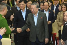 Генеральный секретарь ЦК КПВ То Лам встречается с избирателями в Ханое. Фото: Данг Кхоа