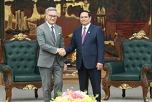 Премьер-министр Фам Минь Тьинь и Министр иностранных дел Лаоса Тхонгсаван Фомвихан. Фото: Чан Хай