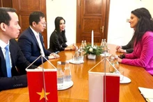 Встреча между Послом Ха Хоанг Хаем и воеводой Нижнесилезского воеводства Анна Жабской. Фото: Посольство Вьетнама в Польше