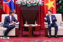 Генерал армии Лыонг Там Куанг принимает Вице-премьера, Министра обороны Словакии Роберта Калиняка. Фото: ВИА