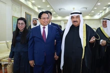 Премьер-министр Фам Минь Тьинь и бывший Премьер-министр Кувейта шейх Насер Аль-Мохаммед Аль-Джабер Ас-Сабах. Фото: ВИA