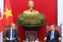 Генеральный секретарь ЦК КПВ То Лам и исполнительный директор корпорации A.P.Moller – Maersk. Фото: Данг Кхоа