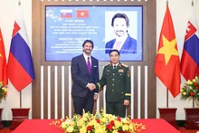 Генерал армии Фан Ван Зянг и Вице-премьер, Министр обороны Словакии Роберт Калинак.