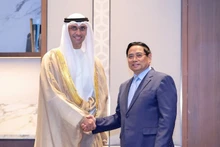 Премьер-министр Фам Минь Тьинь и исполнительный директор KIA шейх Сауд Салем Абдулазиз Аль-Сабах. Фото: VGP