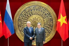 Председатель НС Чан Тхань Ман и Председатель ГД России Вячеслав Володин.Фото: daibieunhandan.vn